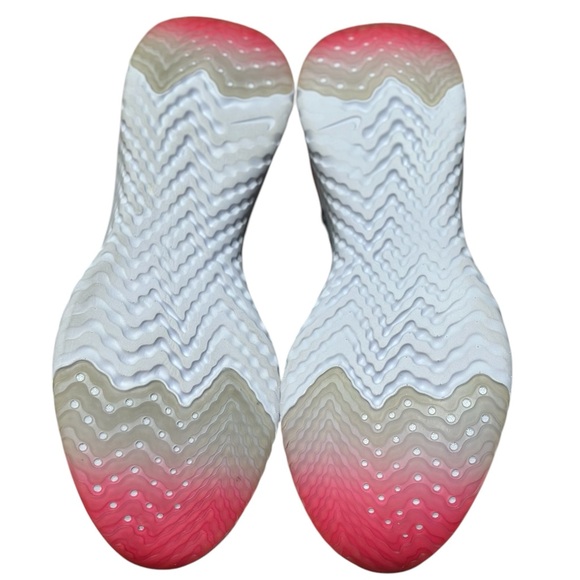 Women’s Nike Flyknit Running Shoes - Picture 2 of 8